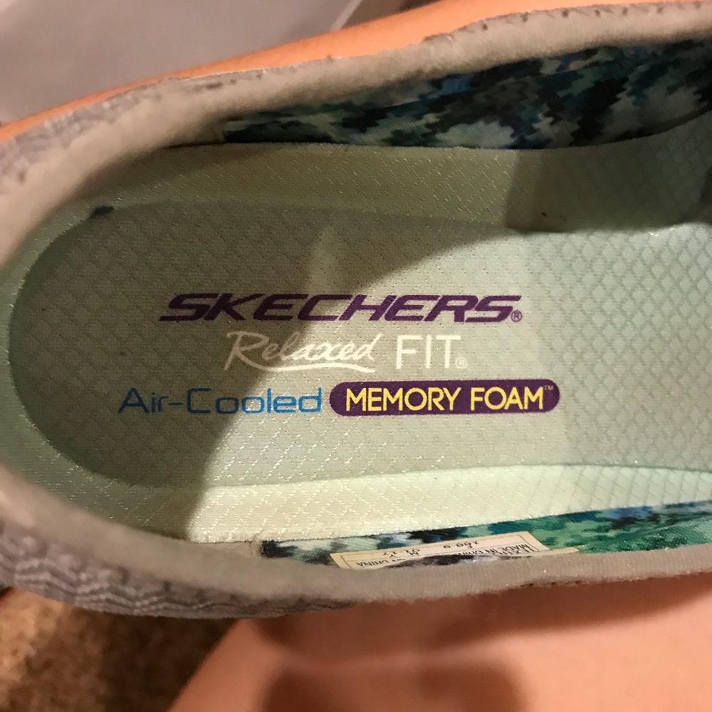 Sketchers-relaxed fit, air-cooled memory foam shoe